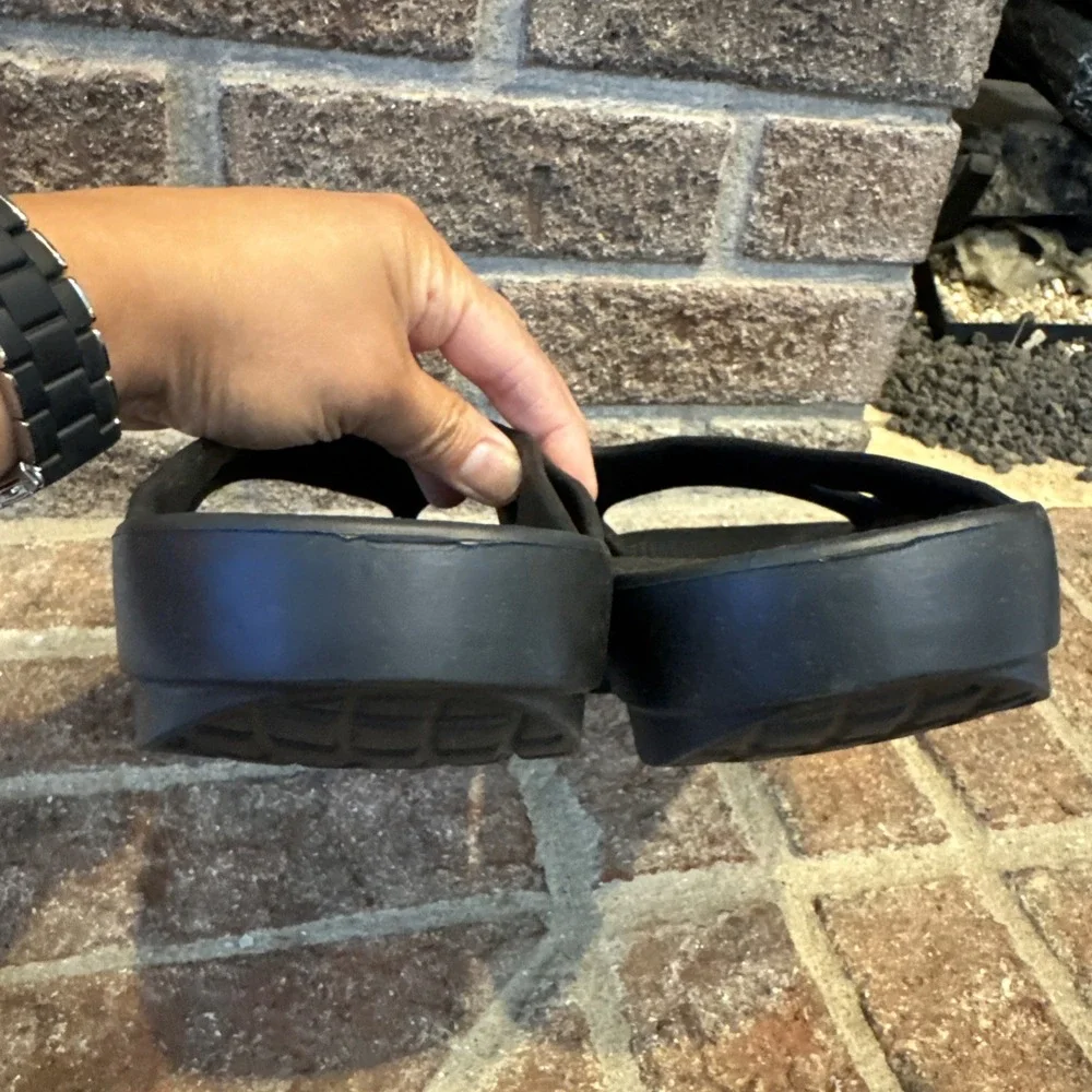 Oofos Recovery Slip-On Sandal M8 W10 Black Flip Flops Gorpcore Athleisure Beach